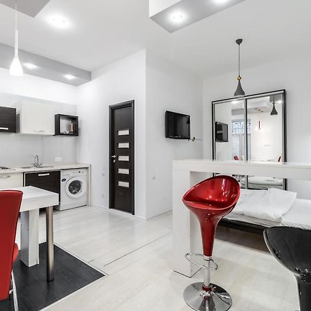 Black And Red Squares Apartment Львів Екстер'єр фото